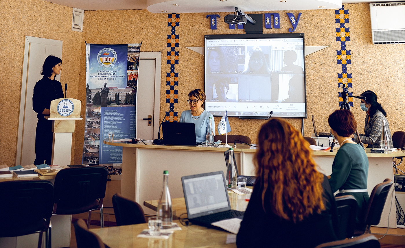 Активне обговорення дисертаційної роботи